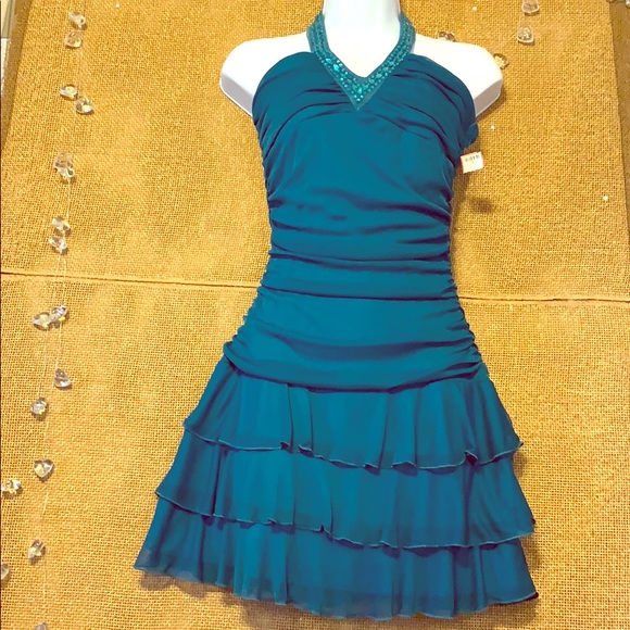 Trixxi Dresses & Skirts - 🔥Dress green mini very pretty!